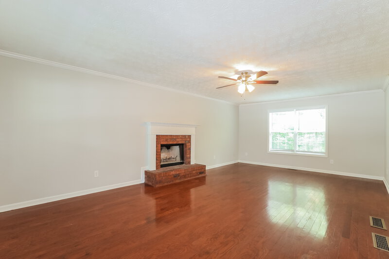 2,265/Mo, 310 Rockingham Dr Loganville, GA 30052 Living Room View