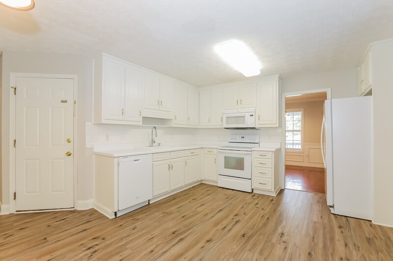 2,265/Mo, 310 Rockingham Dr Loganville, GA 30052 Kitchen View