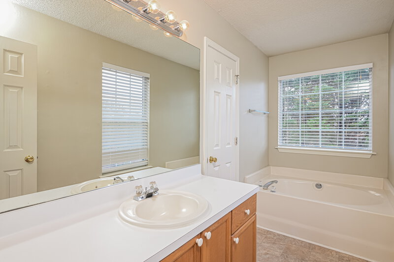 1,835/Mo, 58 Pullman Ln Dawsonville, GA 30534 Main Bathroom View