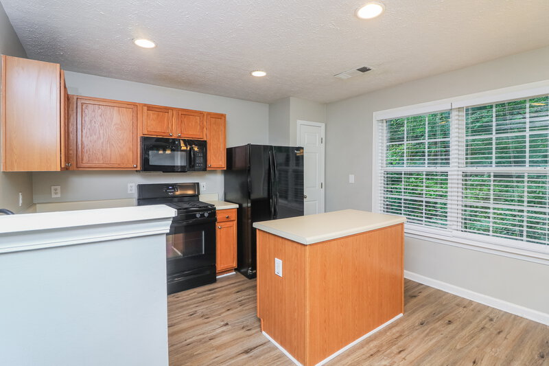 1,835/Mo, 632 Spanish Oak Dr Acworth, GA 30102 Kitchen View 2