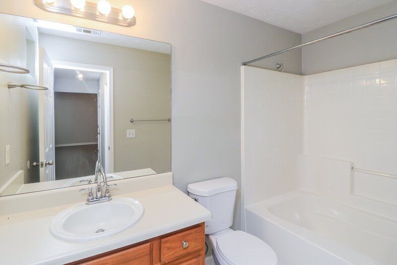 1,835/Mo, 632 Spanish Oak Dr Acworth, GA 30102 Main Bathroom View