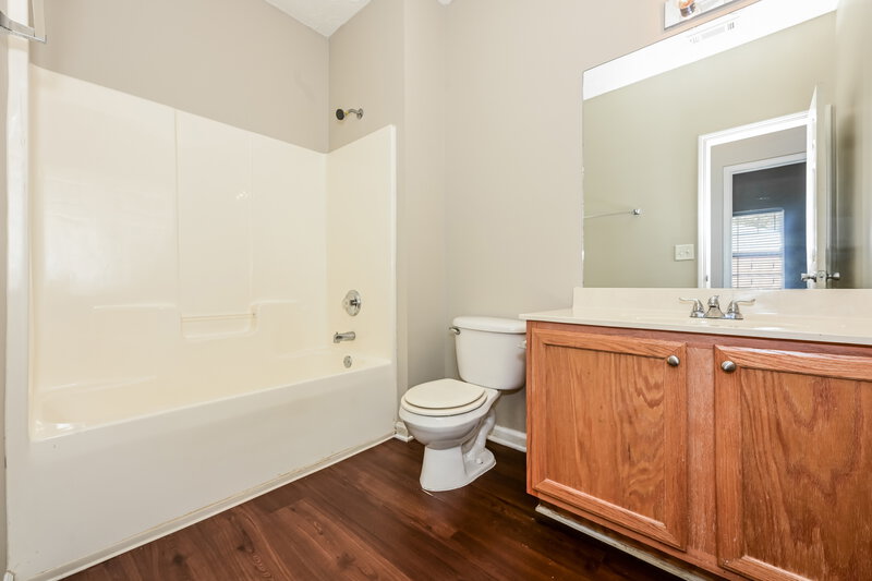 1,730/Mo, 420 Bell Flower Trl Locust Grove, GA 30248 Bathroom View 2