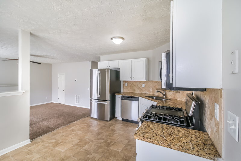 2,210/Mo, 650 Compton Ln McDonough, GA 30253 Kitchen View 2