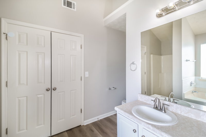 2,210/Mo, 650 Compton Ln McDonough, GA 30253 Main Bathroom View