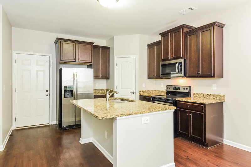 2,090/Mo, 214 Bethany Manor Ct Ball Ground, GA 30107 Kitchen View