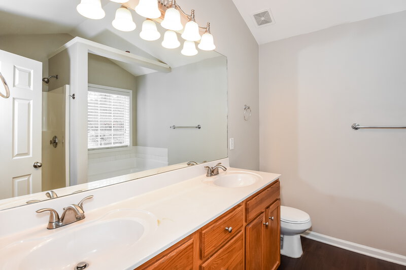 2,570/Mo, 204 Providence Dr Dallas, GA 30157 Main Bathroom View