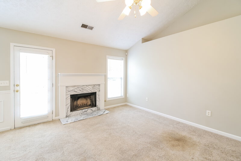 2,085/Mo, 180 Lake Cove Approach Newnan, GA 30265 Living Room View