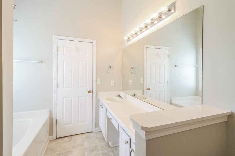2,085/Mo, 180 Lake Cove Approach Newnan, GA 30265 Main Bathroom View 2