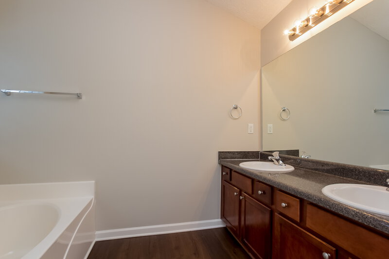 1,970/Mo, 1701 Sydney Mill Ct Buford, GA 30519 Master Bathroom View