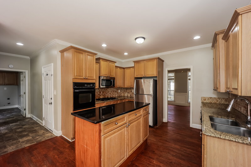 2,810/Mo, 133 James Ridge Dr Stockbridge, GA 30281 Kitchen View 2