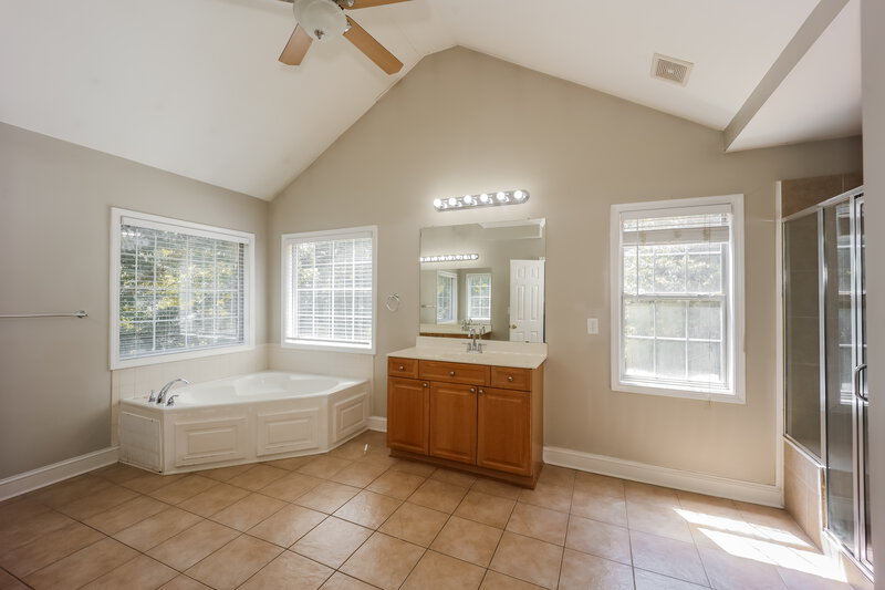 2,810/Mo, 133 James Ridge Dr Stockbridge, GA 30281 Main Bathroom View