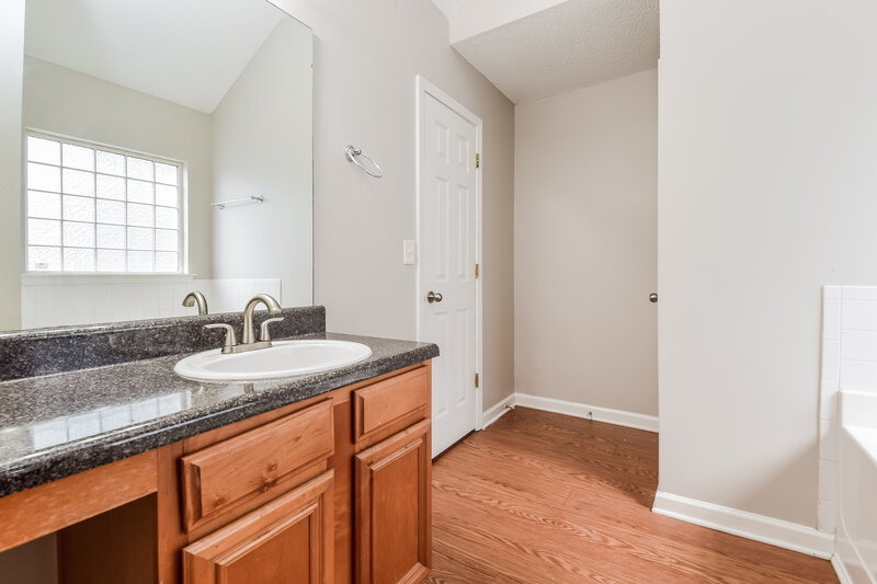 2,165/Mo, 3038 Summer Breeze Dr Villa Rica, GA 30180 Main Bathroom View