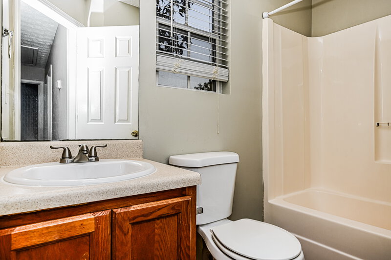 1,825/Mo, 5135 Tussahaw Crossing McDonough, GA 30252 Main Bathroom View