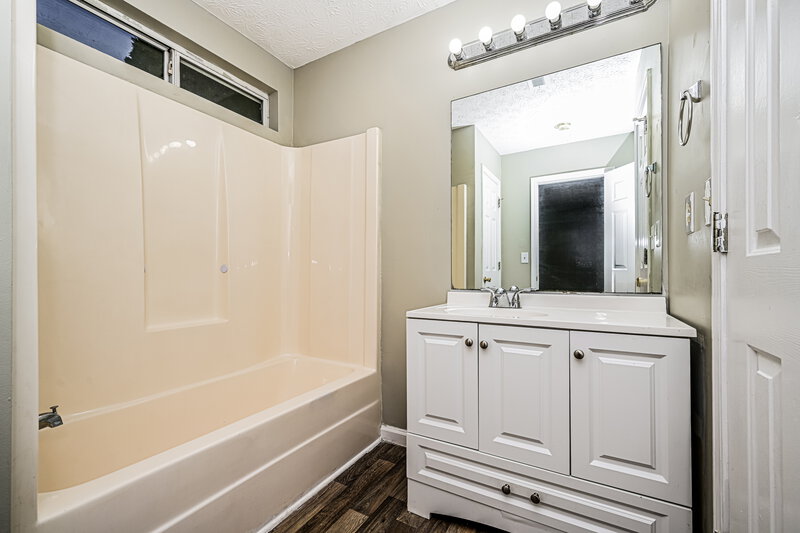 1,825/Mo, 5135 Tussahaw Crossing McDonough, GA 30252 Bathroom View