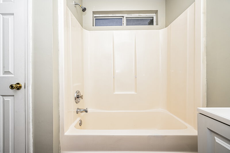 1,825/Mo, 5135 Tussahaw Crossing McDonough, GA 30252 Bathroom View 2