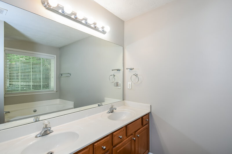 2,285/Mo, 3771 Bogan Mill Rd Buford, GA 30519 Main Bathroom View