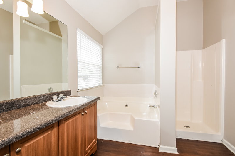 1,920/Mo, 4299 Caroline Ct Douglasville, GA 30135 Main Bathroom View