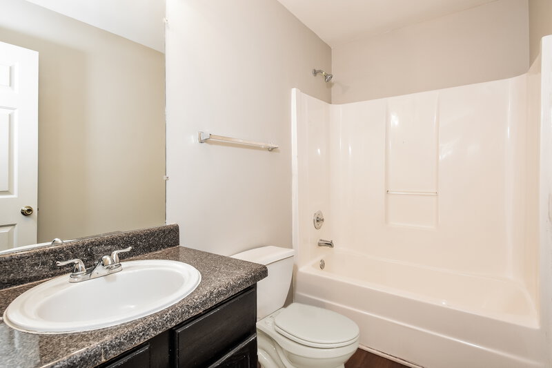 1,920/Mo, 4299 Caroline Ct Douglasville, GA 30135 Bathroom View