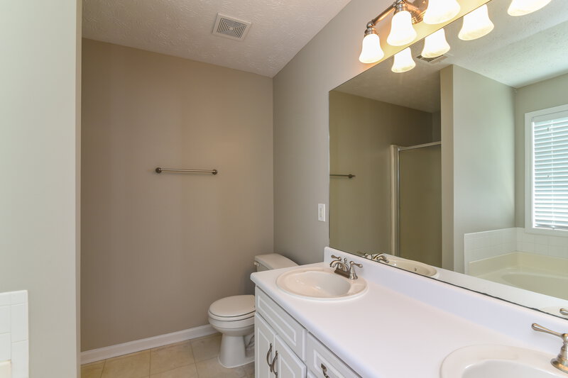 1,860/Mo, 4089 Alaina Ave Loganville, GA 30052 Master Bathroom View