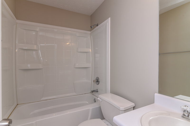 1,860/Mo, 4089 Alaina Ave Loganville, GA 30052 Bathroom View