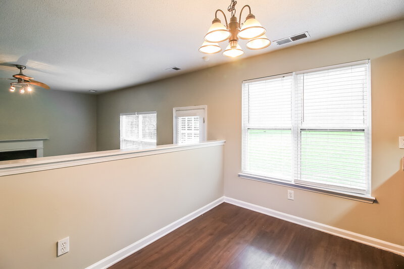 2,300/Mo, 412 Peterson Dr Stockbridge, GA 30281 Dining Room View