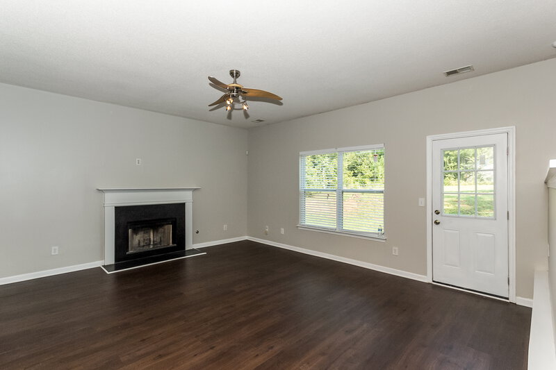 2,450/Mo, 412 Peterson Dr Stockbridge, GA 30281 Family Room View