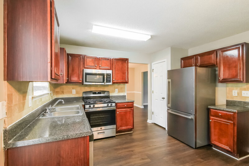 2,300/Mo, 412 Peterson Dr Stockbridge, GA 30281 Kitchen View