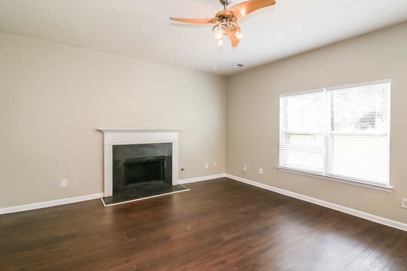 2,300/Mo, 412 Peterson Dr Stockbridge, GA 30281 Family Room View