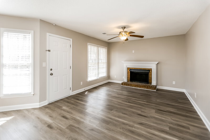 2,270/Mo, 5196 Olde Mill Dr NE Woodstock, GA 30188 Living Room View