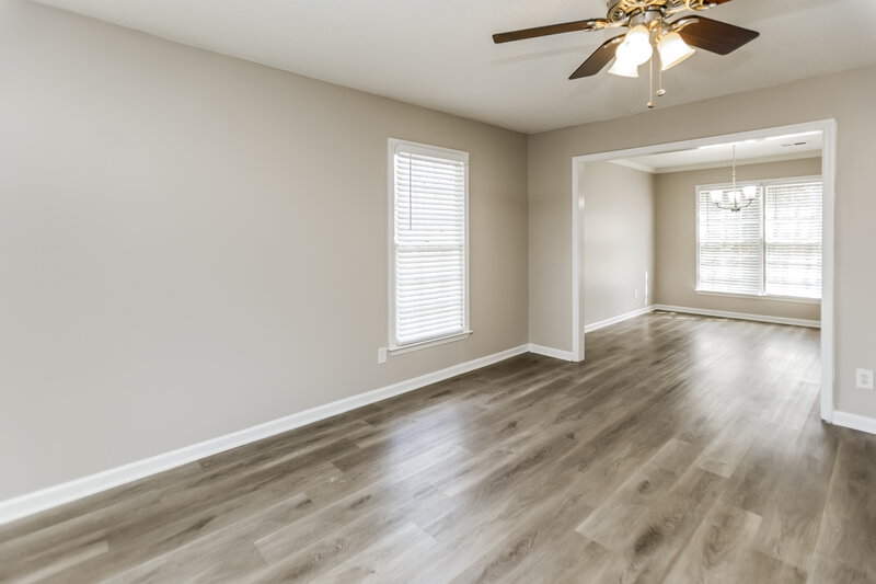 2,270/Mo, 5196 Olde Mill Dr NE Woodstock, GA 30188 Living Room View 2