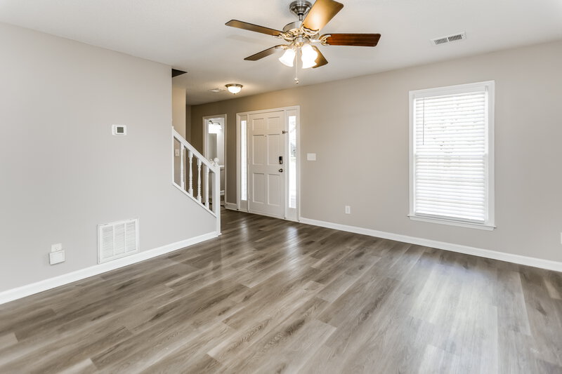 2,270/Mo, 5196 Olde Mill Dr NE Woodstock, GA 30188 Living Room View 3