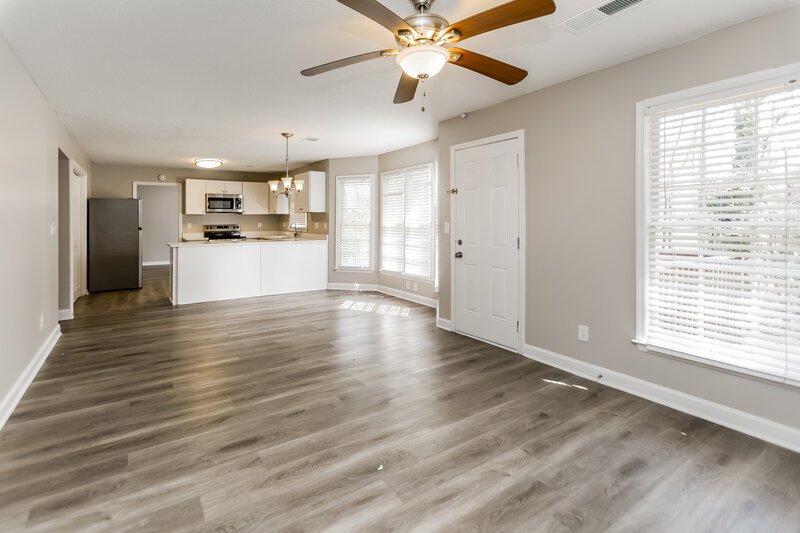 2,270/Mo, 5196 Olde Mill Dr NE Woodstock, GA 30188 Living Room View 4