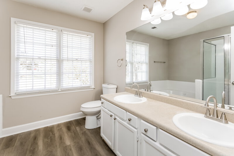 2,270/Mo, 5196 Olde Mill Dr NE Woodstock, GA 30188 Bathroom View