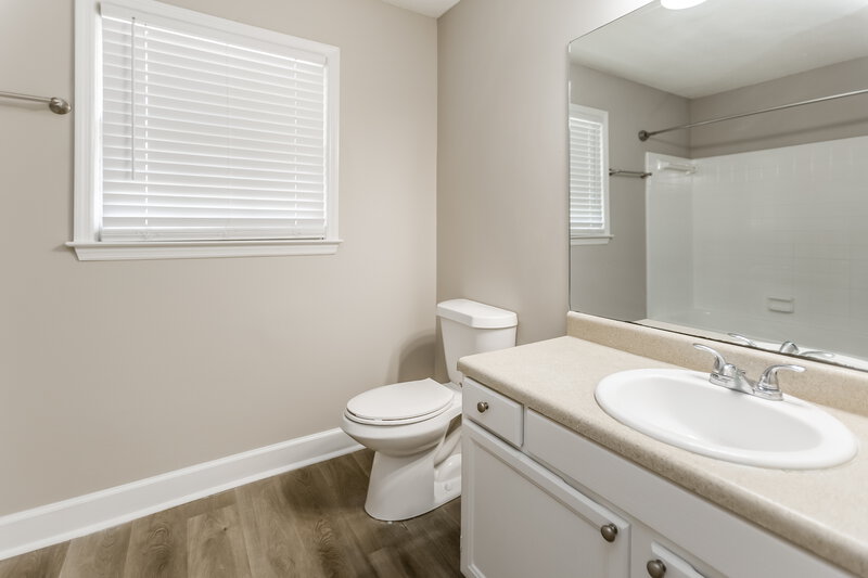 2,270/Mo, 5196 Olde Mill Dr NE Woodstock, GA 30188 Bathroom View 2