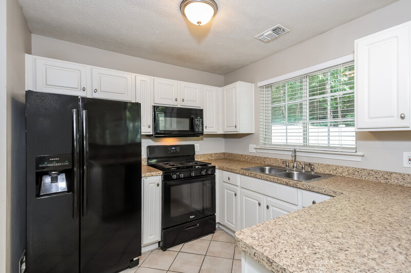 2,080/Mo, 1204 W Oaks Way Woodstock, GA 30188 Kitchen View