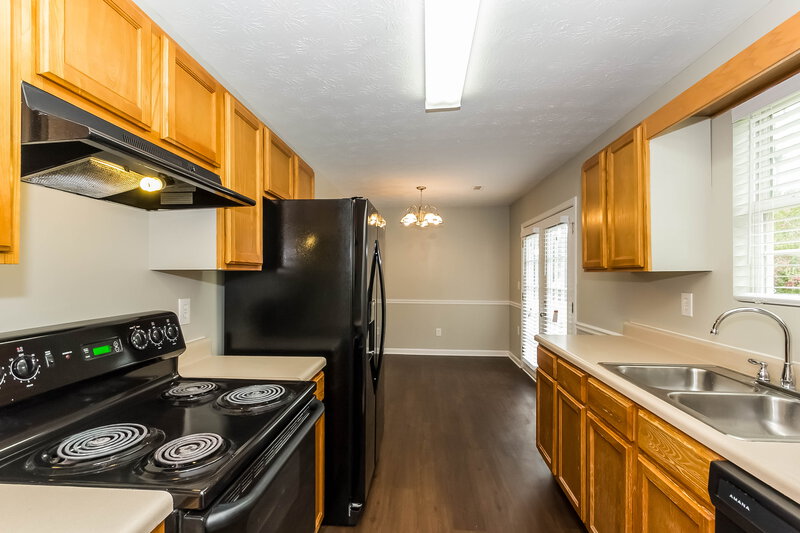 2,600/Mo, 104 Whistle Way Locust Grove, GA 30248 Kitchen View