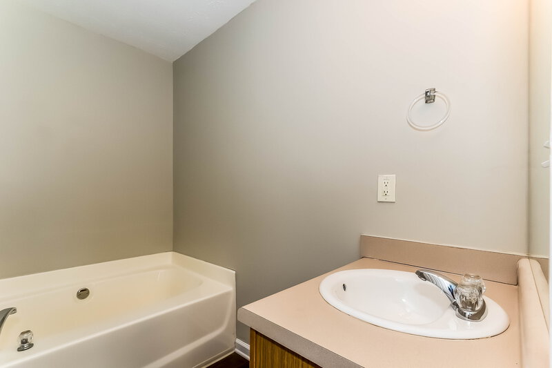 2,600/Mo, 104 Whistle Way Locust Grove, GA 30248 Master Bathroom View