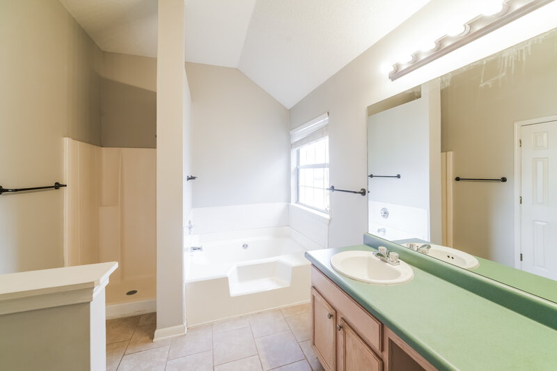 1,970/Mo, 3658 Arrowhead Pl Douglasville, GA 30135 Main Bathroom View