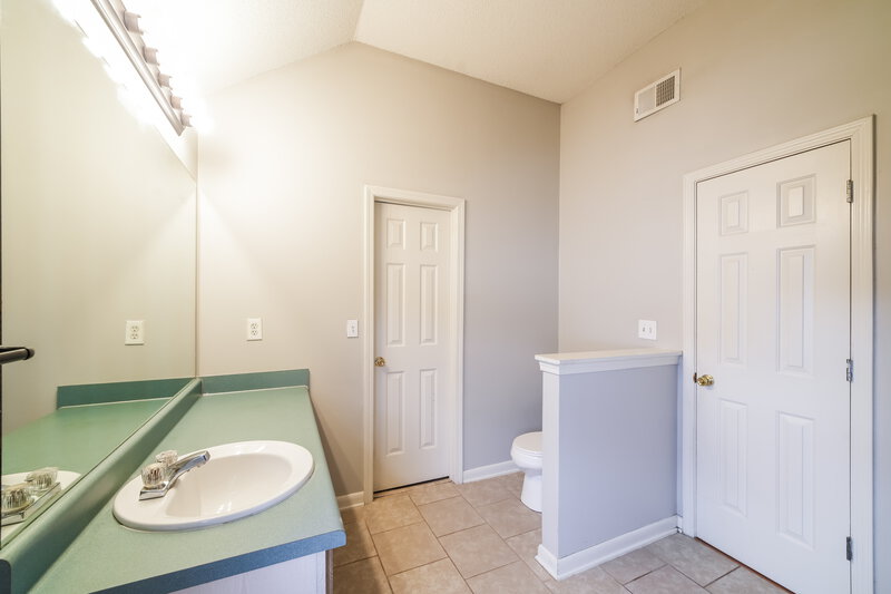 1,970/Mo, 3658 Arrowhead Pl Douglasville, GA 30135 Main Bathroom View 2