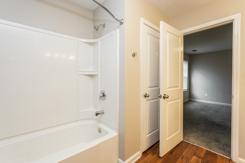 2,150/Mo, 4110 Dale Drive SE Conyers, GA 30013 Main Bathroom View 2