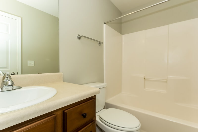 2,065/Mo, 14 Rockcress Ct Newnan, GA 30263 Bathroom View