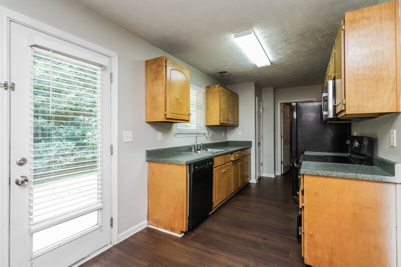0/Mo, 1002 Allegiance Dr Locust Grove, GA 30248 Kitchen View