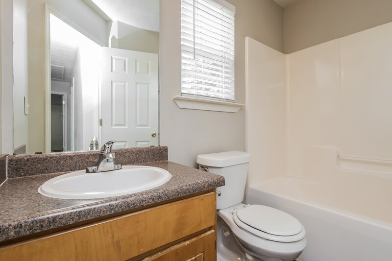 0/Mo, 1002 Allegiance Dr Locust Grove, GA 30248 Bathroom View