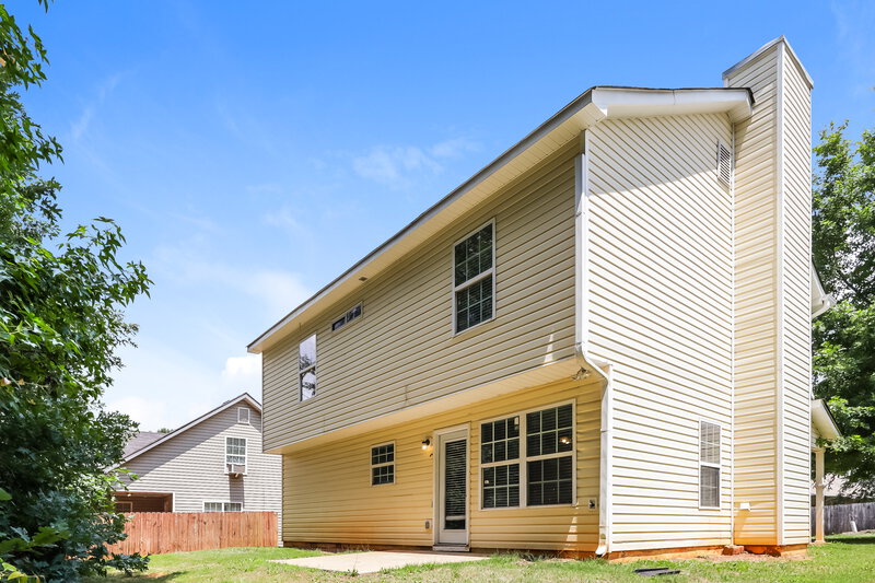 0/Mo, 1002 Allegiance Dr Locust Grove, GA 30248 Rear View