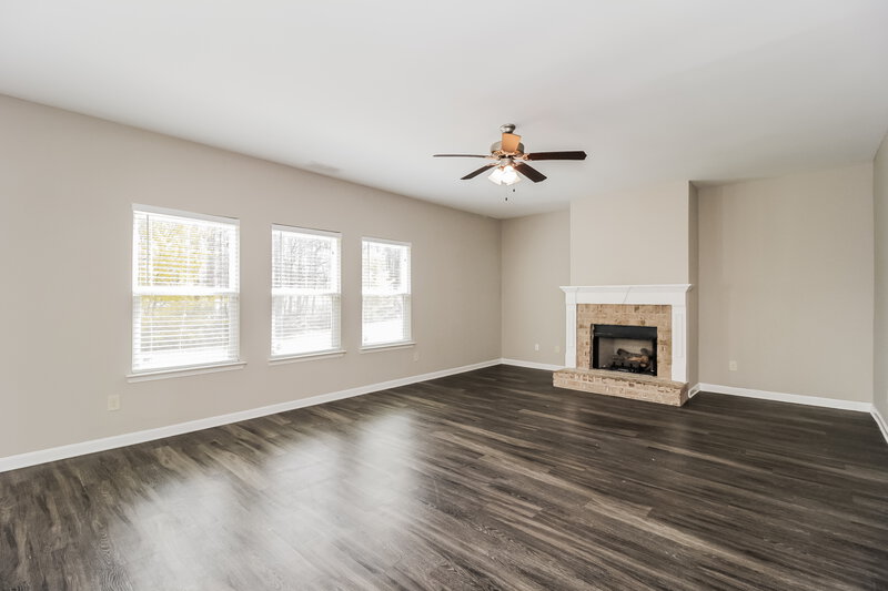 2,095/Mo, 308 Crescent Woode Dr Dallas, GA 30157 Living Room View