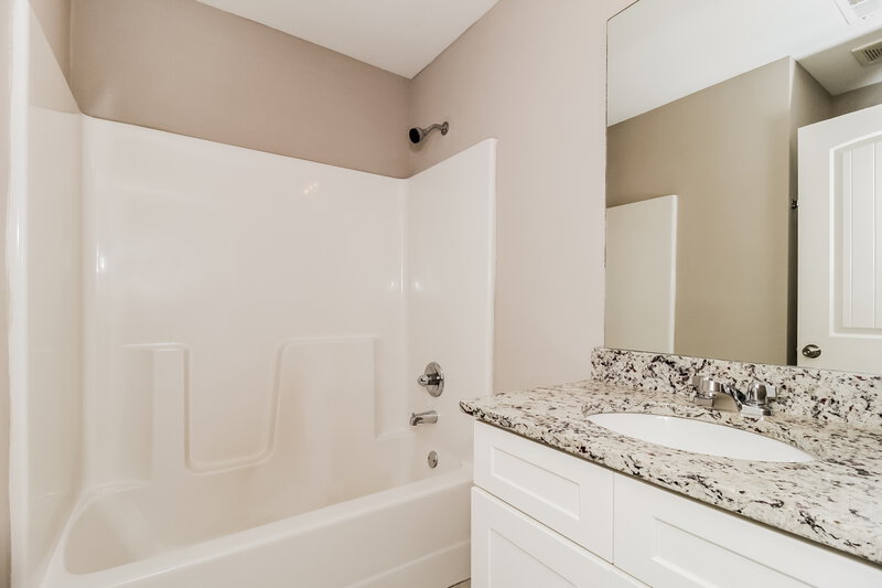 2,095/Mo, 308 Crescent Woode Dr Dallas, GA 30157 Bathroom View