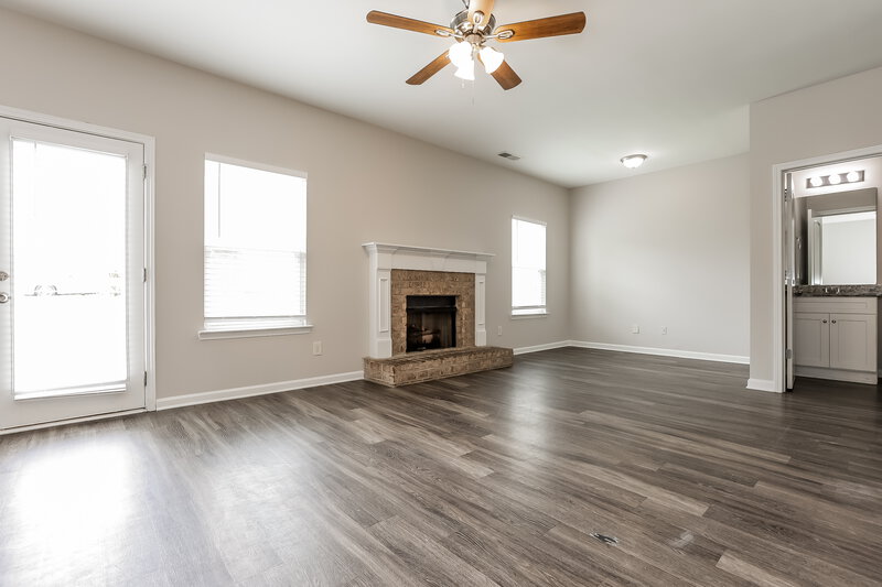 2,110/Mo, 326 Crescent Woode Dr Dallas, GA 30157 Living Room View