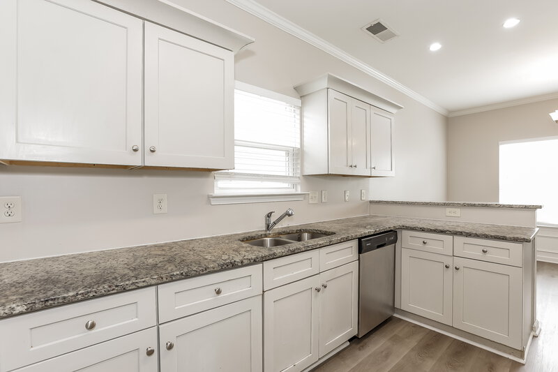 2,110/Mo, 326 Crescent Woode Dr Dallas, GA 30157 Kitchen View