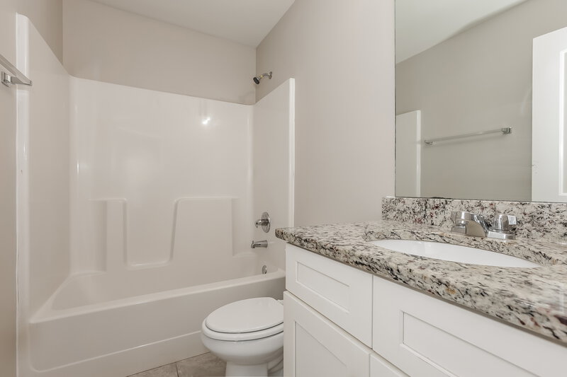 2,110/Mo, 326 Crescent Woode Dr Dallas, GA 30157 Bathroom View