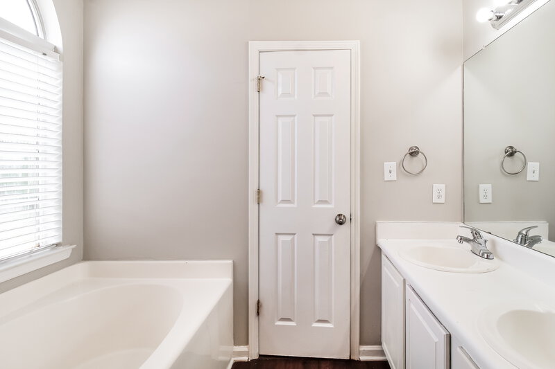 1,865/Mo, 513 Bentley Way McDonough, GA 30253 Main Bathroom View